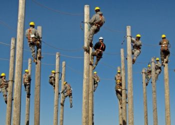 workers-training-electrical-pole-climbing-hardhat